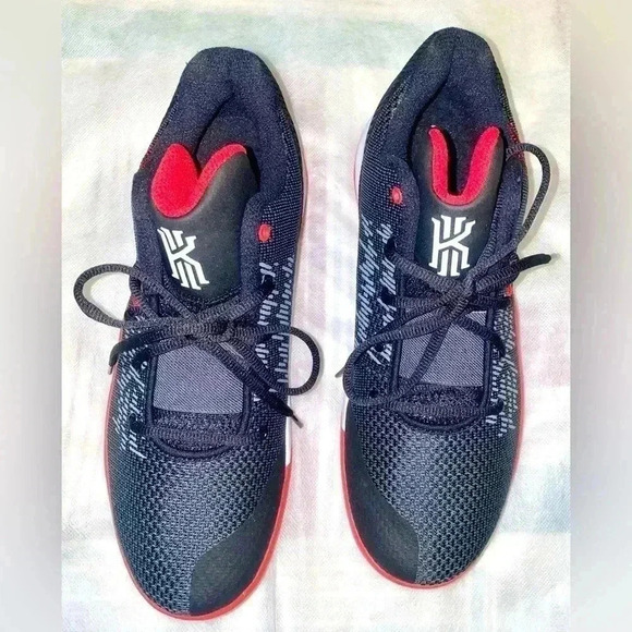 Nike Kyrie Flytrap 2 (  men’s basketball 🏀 shoes 👟) - Picture 5 of 9